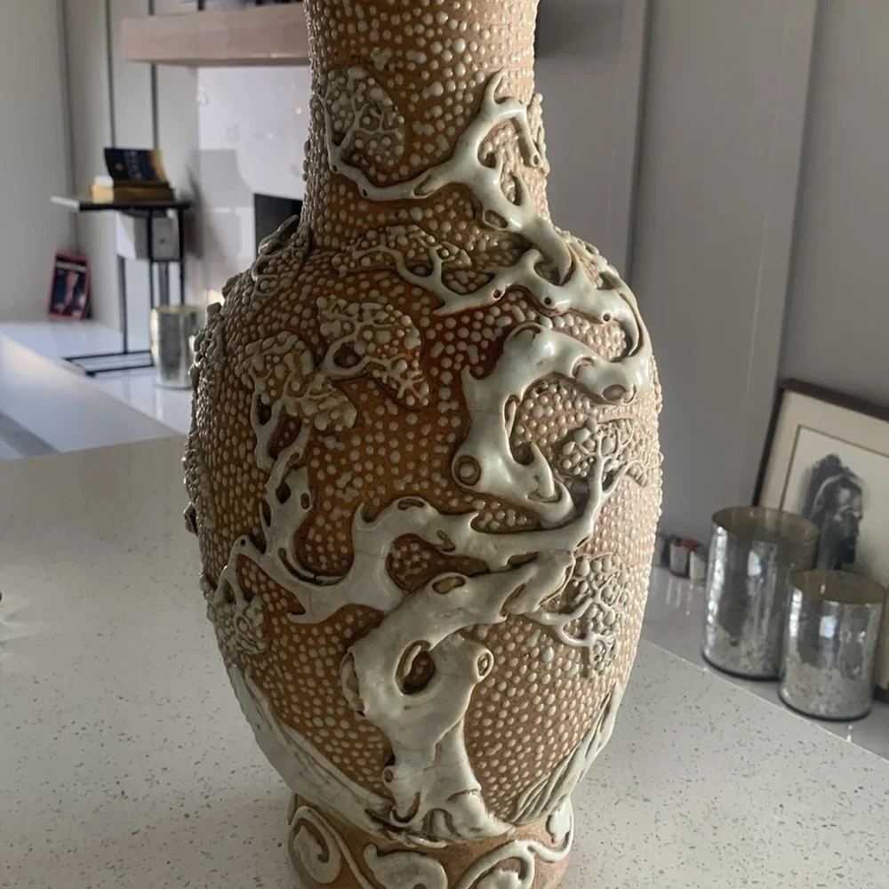 Chinese Art Center Moriage Relief Dragon and Immortality Pine Ceramic Vase